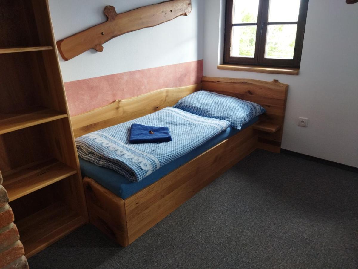 Vinny Sklep A Penzion U Vinohradu Velké Bílovice Exterior foto